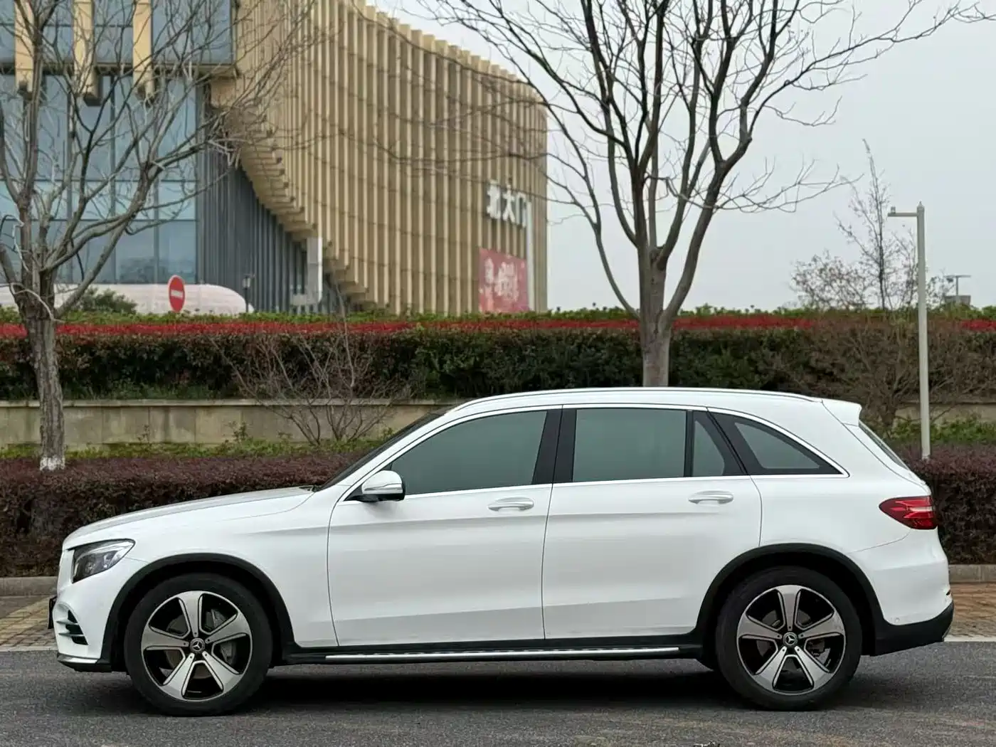 Mercedes-Benz GLC 2019 GLC 300 L 4MATIC Dynamic фото 3
