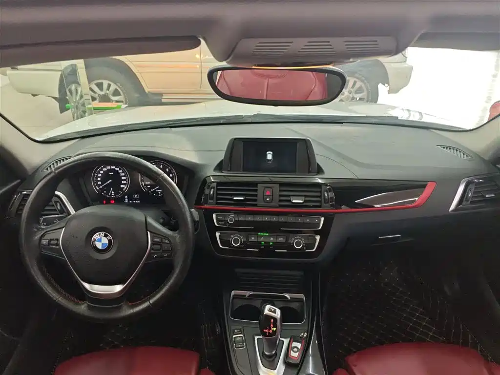 BMW 1 Series (Import) 2018 118i Sport Design Package фото 10