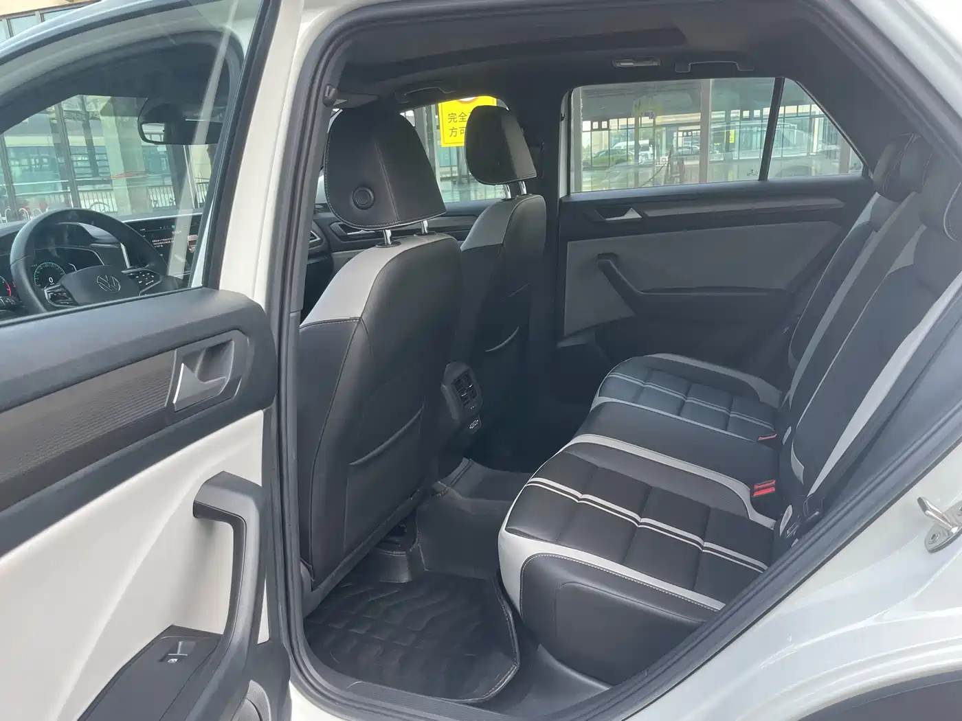 Volkswagen T-ROC 2023 300TSI DSG 2WD Starlight Edition фото 8