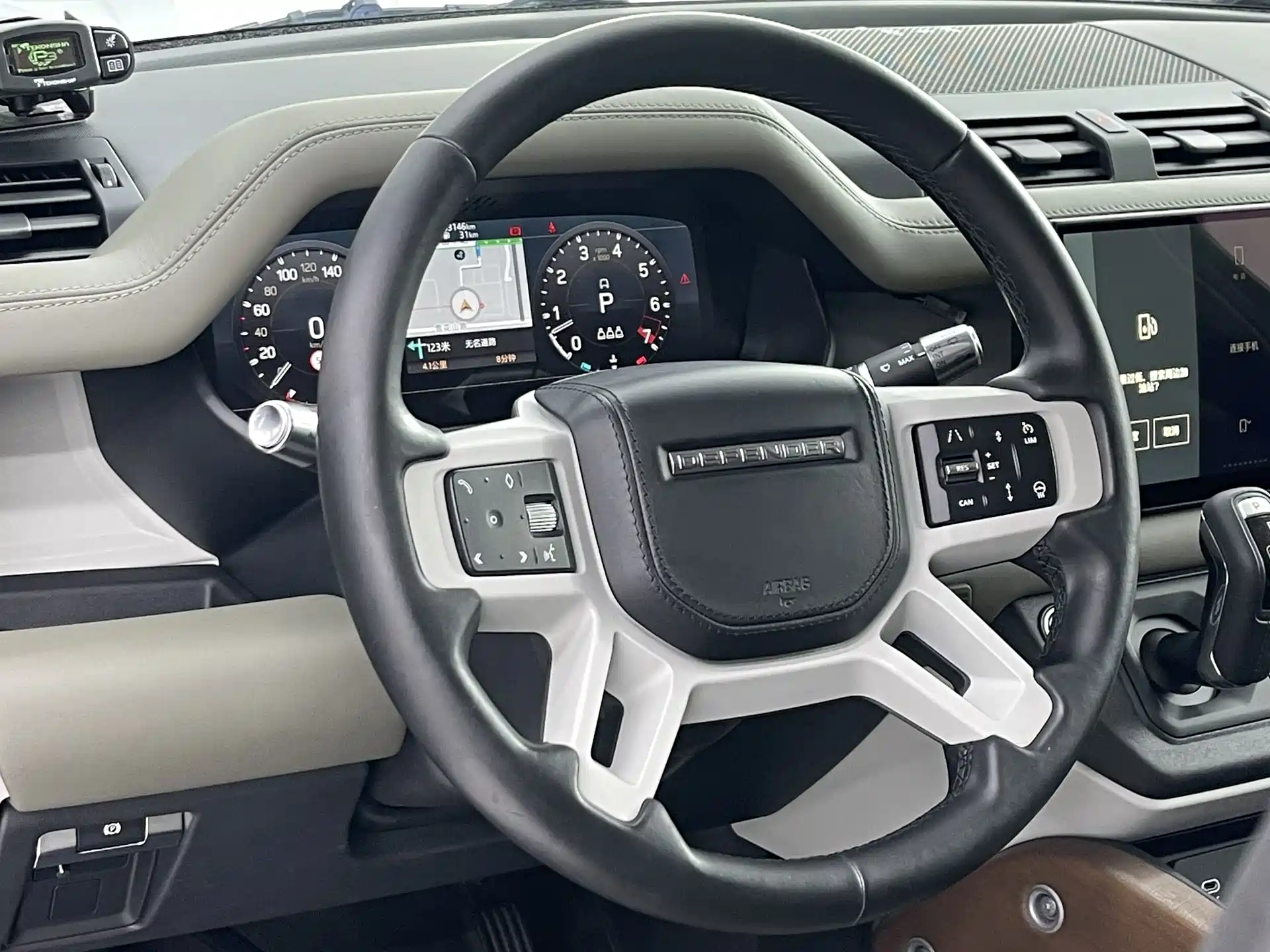 Photo 5 - Land Rover Defender