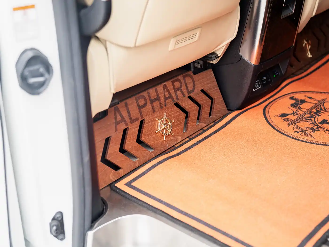 Toyota Alphard 2020 Hybrid 2.5L Luxury Edition фото 18