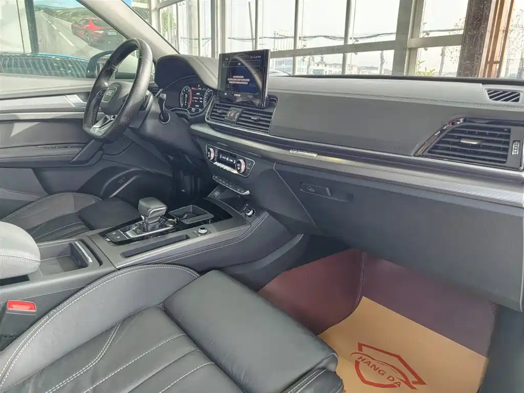 Audi Q5L 2023 40T Luxury Dynamic фото 12