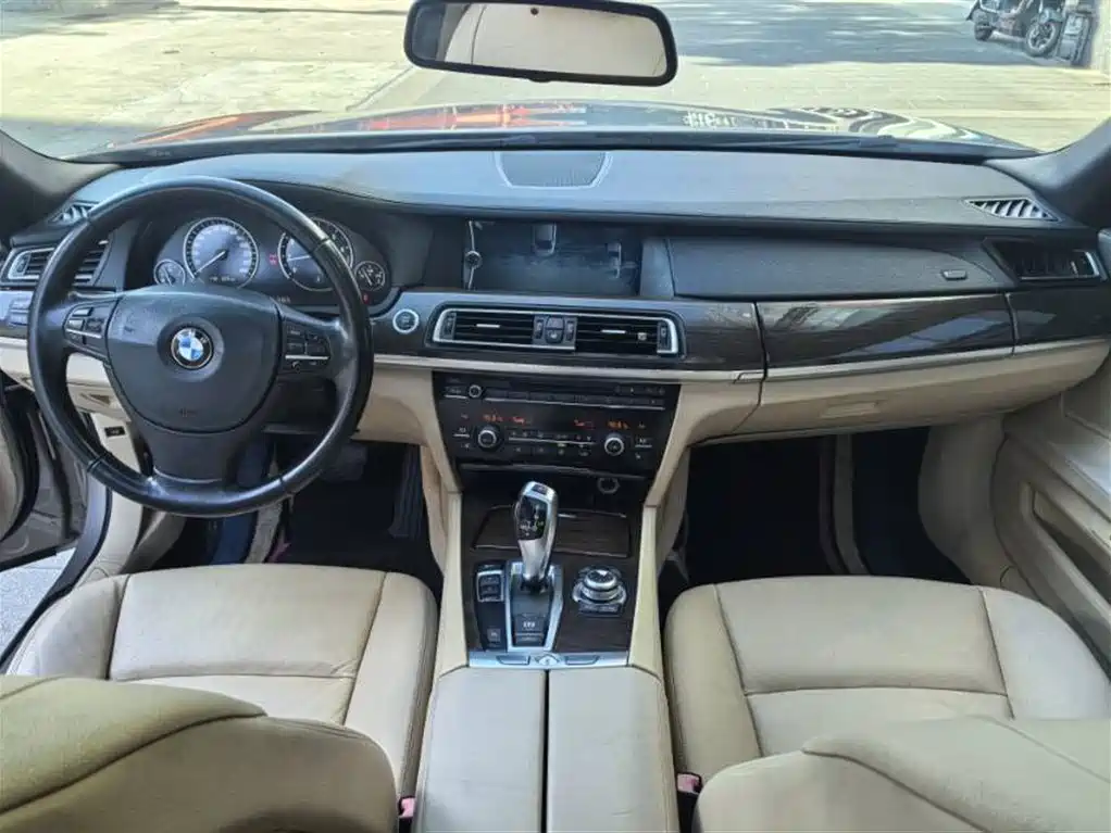 BMW 7 Series 2011 730Li Elegance фото 6
