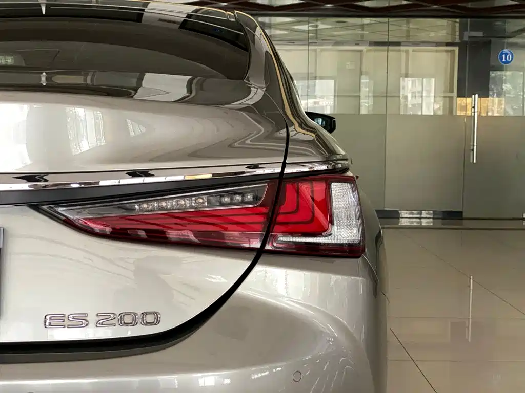 Lexus ES 2020 200 Excellence фото 18
