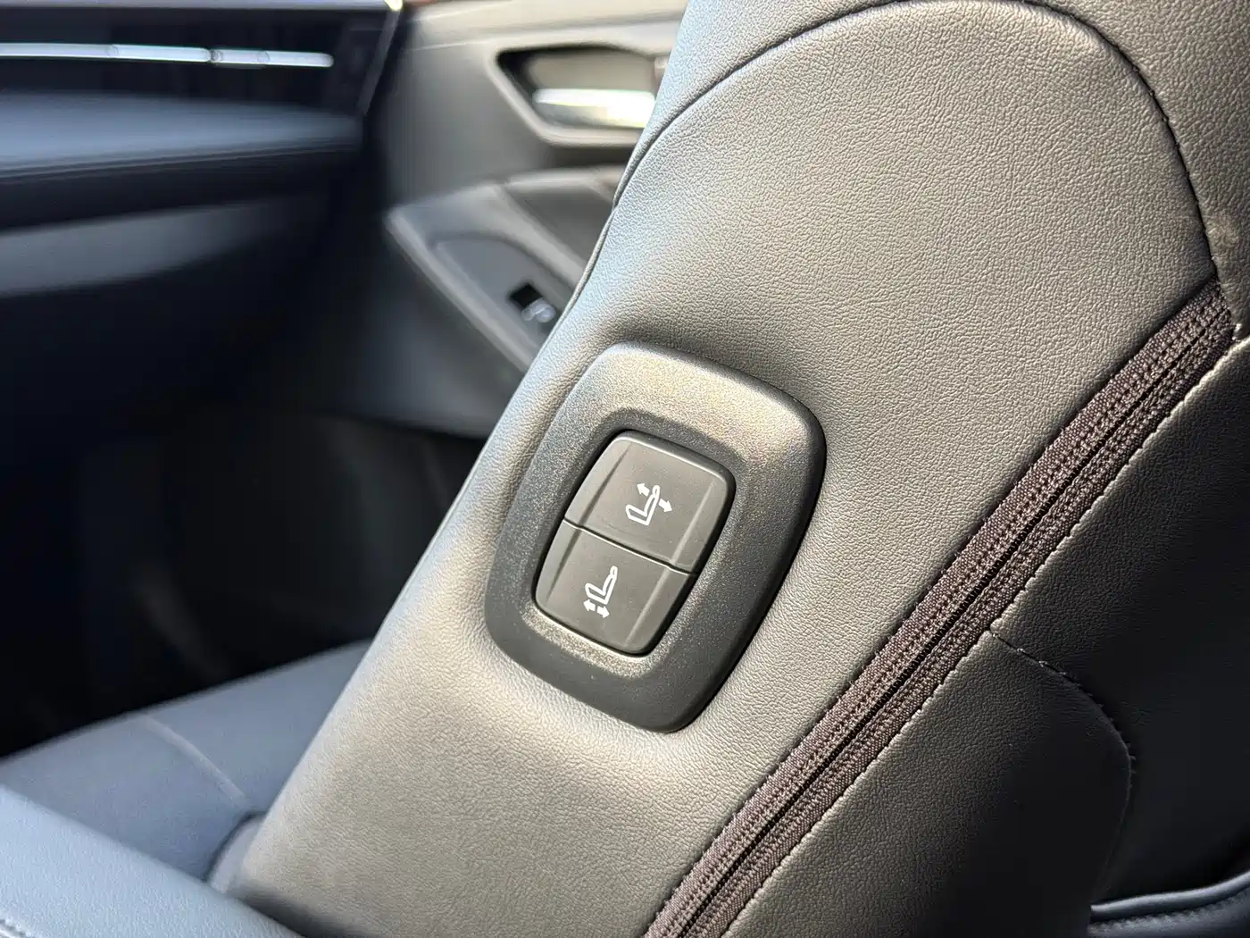 Toyota Avalon 2023 2.0L Luxury Edition фото 12