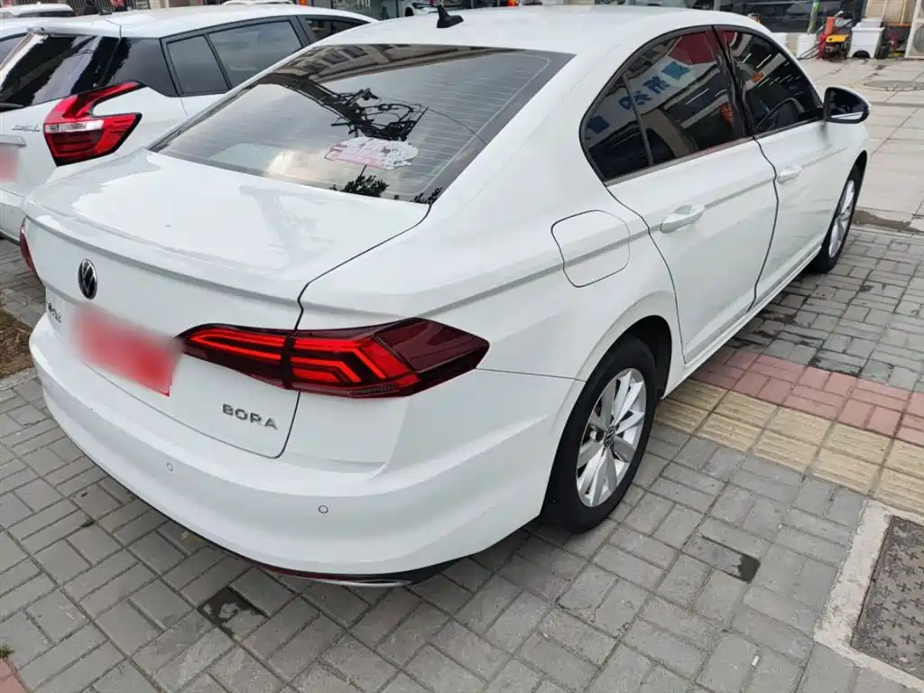 VOLKSWAGEN BORA