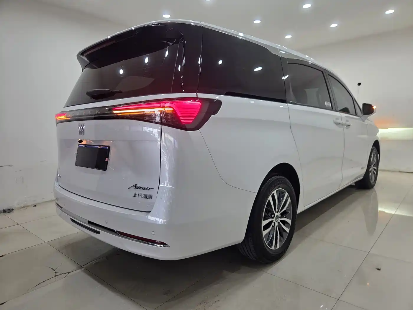 Buick GL8 2025 Land Business Class Comfort DG Edition фото 7