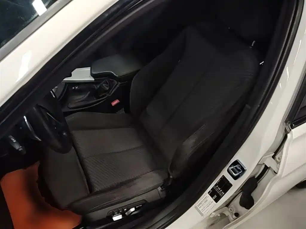 BMW 3 Series 2017 320i M Sport фото 15