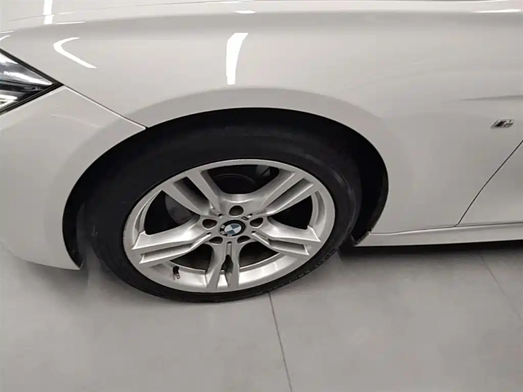BMW 3 Series 2017 320i M Sport фото 23