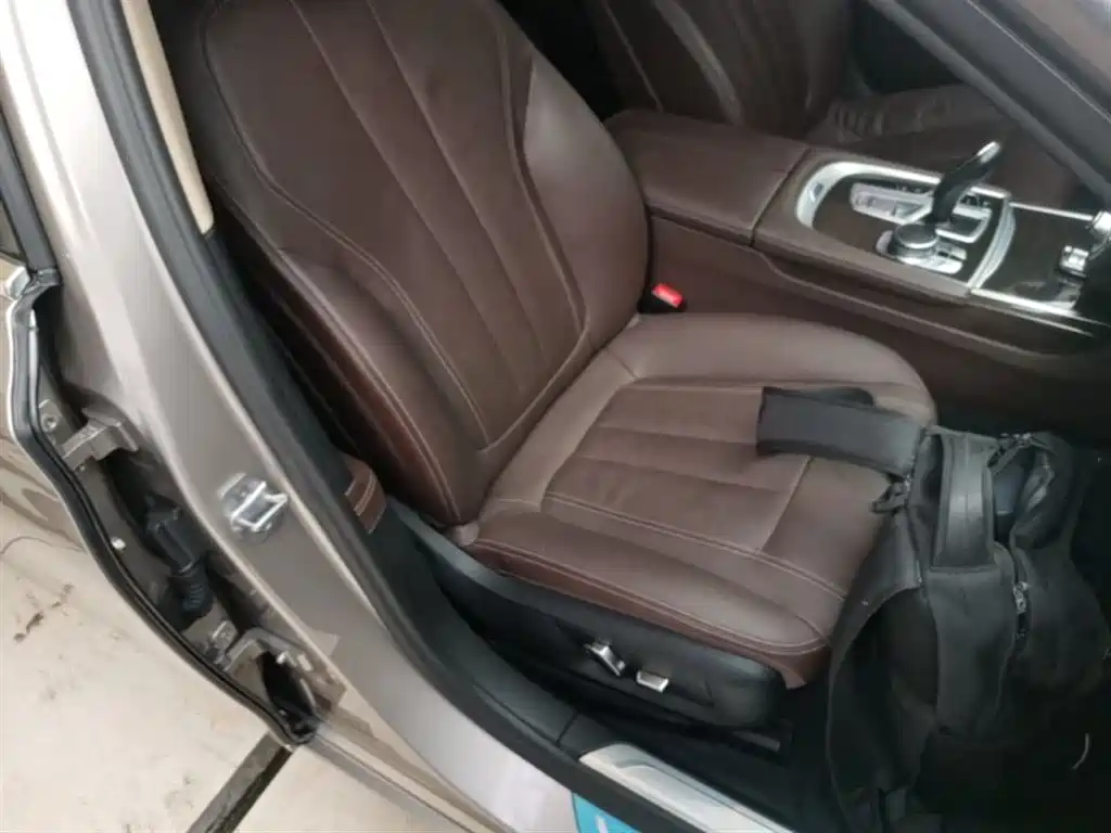 BMW 7 Series 2017 730Li Leading Edition фото 25