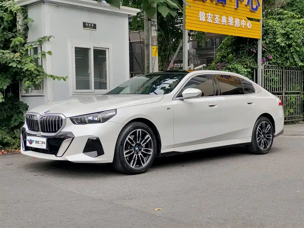 BMW 5 Series 2025 530Li Leading M Sport Package