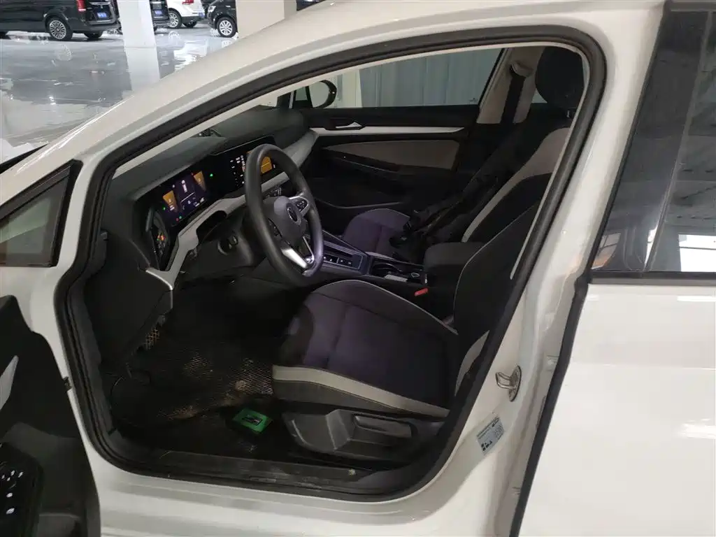 Volkswagen Golf 2023 Model 200TSI DSG фото 11