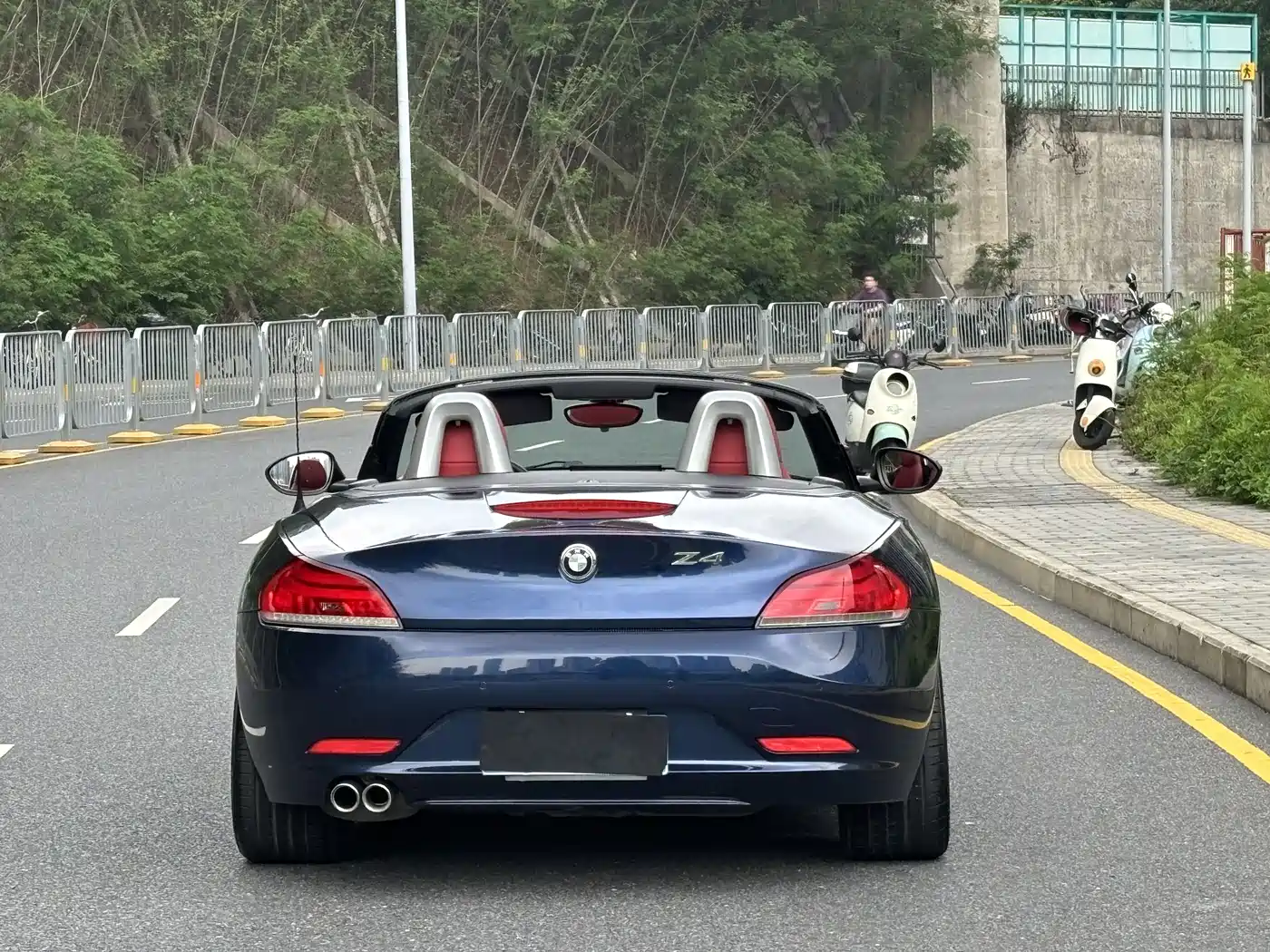 BMW Z4 2013 sDrive20i Leading фото 18