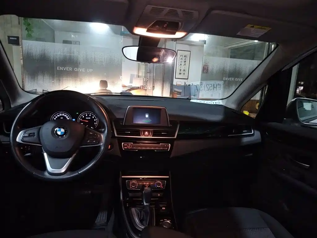 BMW 2 Series Touring 2018 218i Sport Line фото 15
