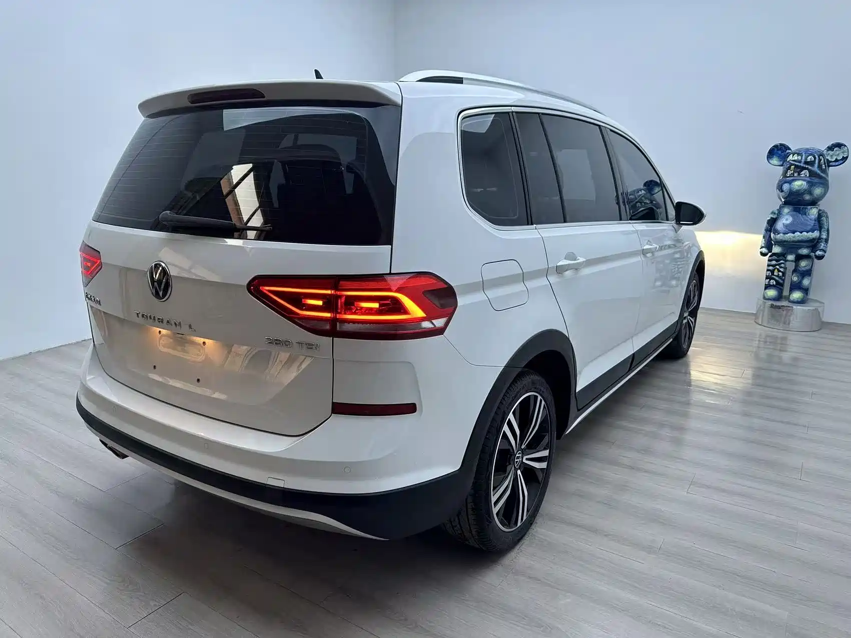 Photo 4 - Volkswagen Touran
