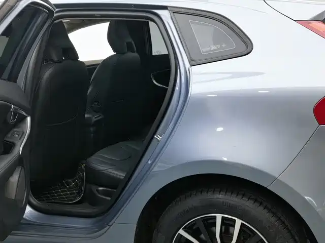 Volvo V40 2018 2019 T3 Momentum