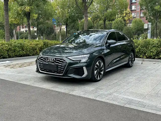 Audi A3 A3L Limousine 35 TFSI, Стиль Спорт