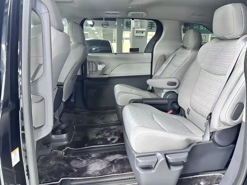 Toyota Sienna 2026 Model 2.5L Hybrid 2WD Comfort Edition фото 16