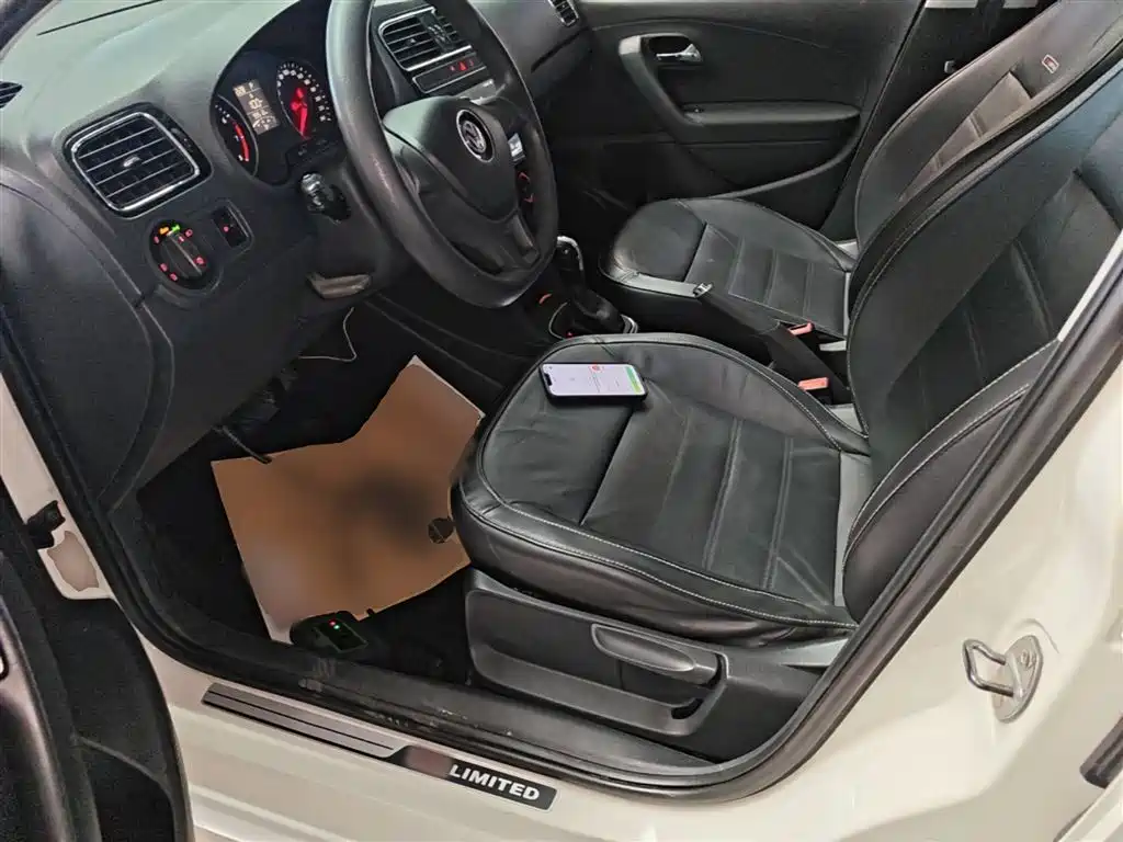 Volkswagen Polo 2014 1.6L Automatic Comfort Edition фото 15
