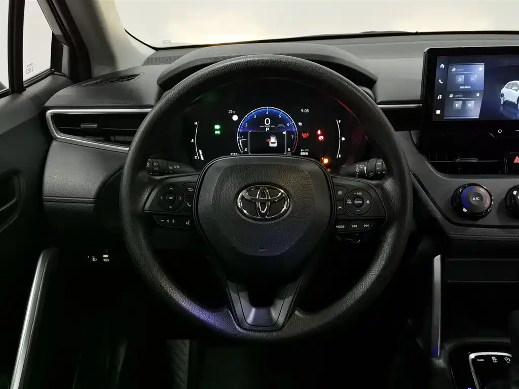 Toyota Corolla Cross 2024 Model 2.0L Pioneer Edition фото 11