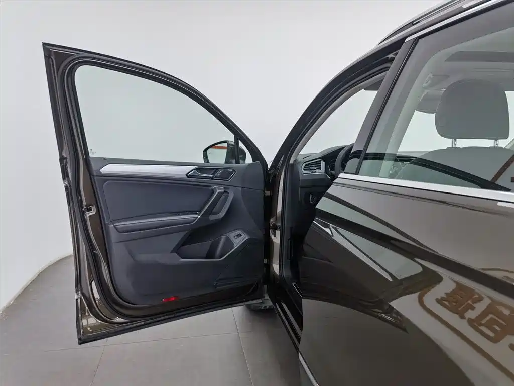 Volkswagen Tiguan L 2017 380TSI Automatic 4WD Ultimate Flagship Edition фото 8