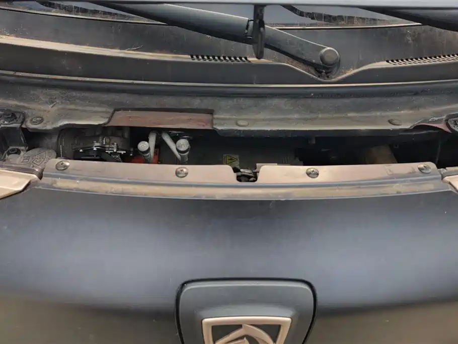 BAOJUN E200
