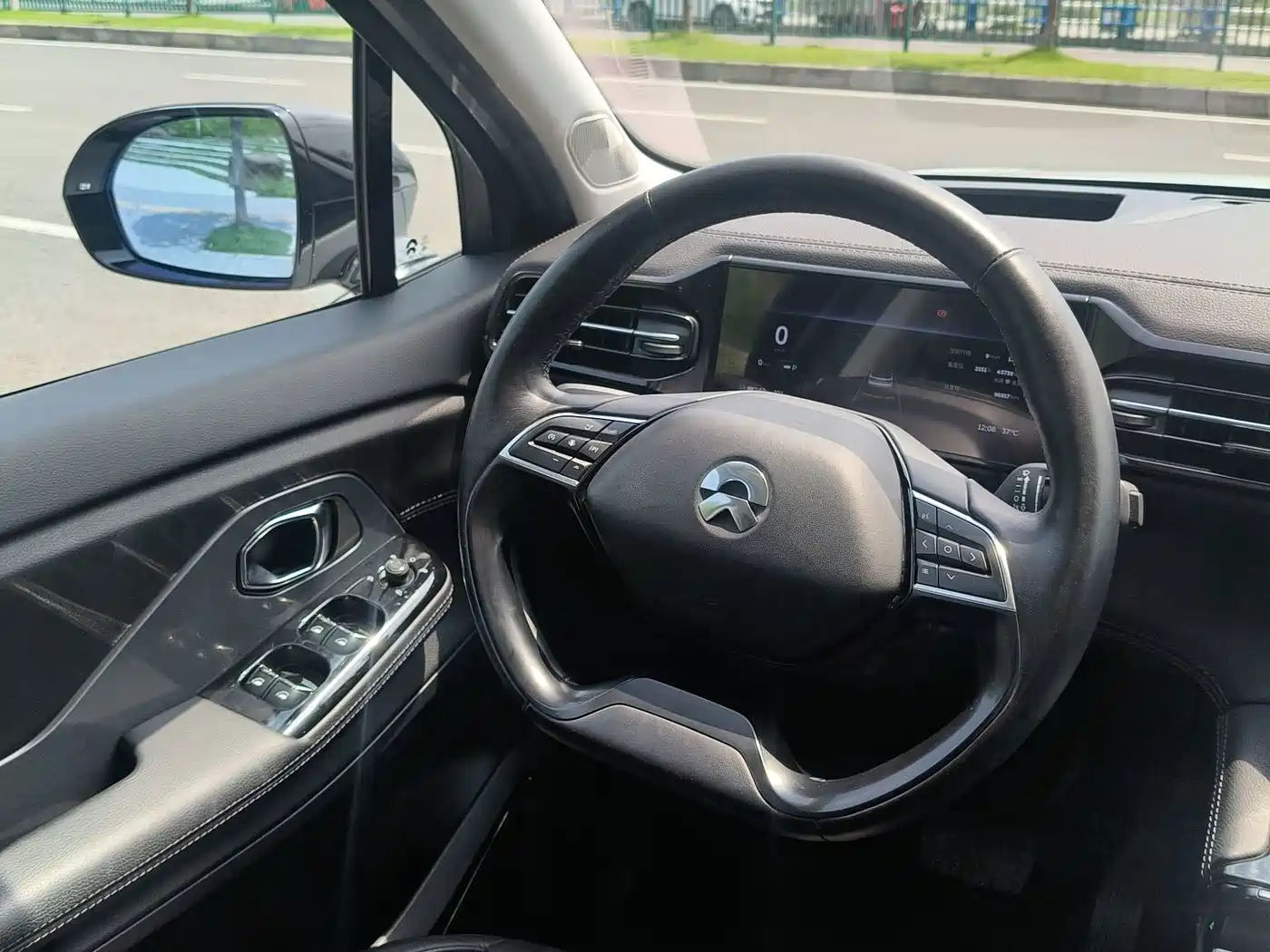 NIO ES8 2019 2018 355KM Base Model 7-Seater Version