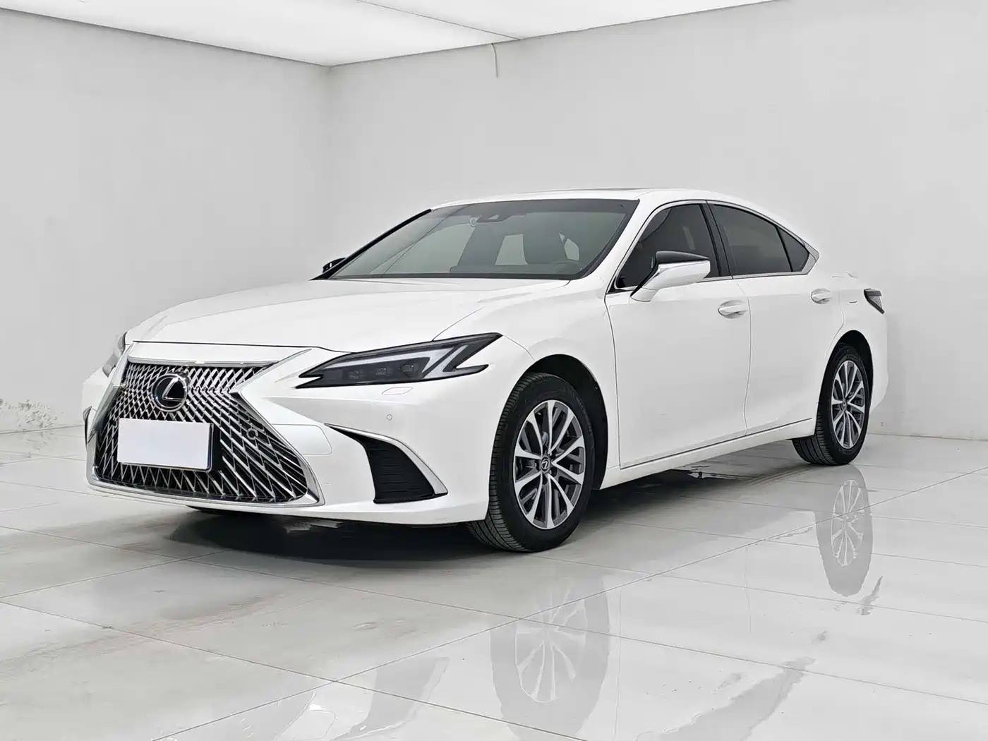 Lexus ES 2025 200 Ultimate Edition