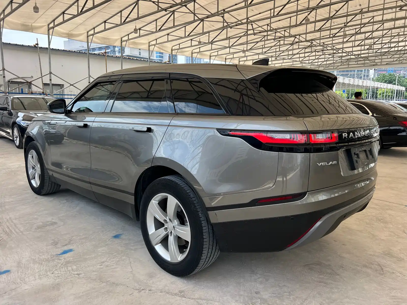 Фото 8 - Land Rover Range Rover Velar