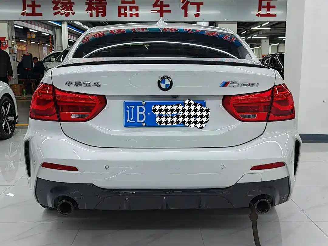 BMW 1 Series 2023 125i M Sport Shadow Edition фото 5