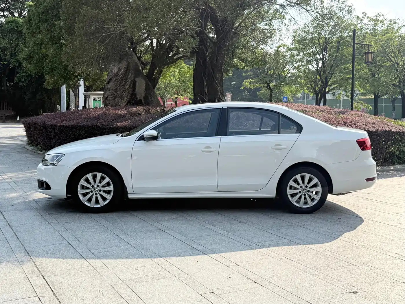 Volkswagen Sagitar 2014 1.6L Automatic Comfort фото 4