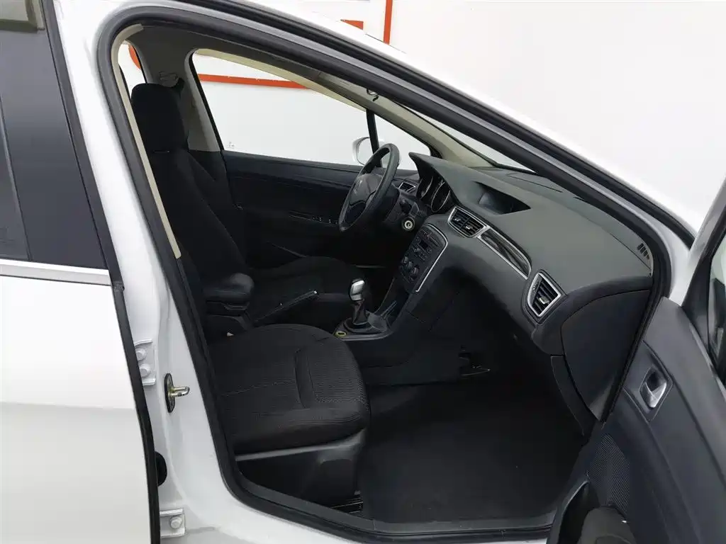 Peugeot 308 2014 Model Joy Edition Classic 1.6L Manual Superior Style фото 23