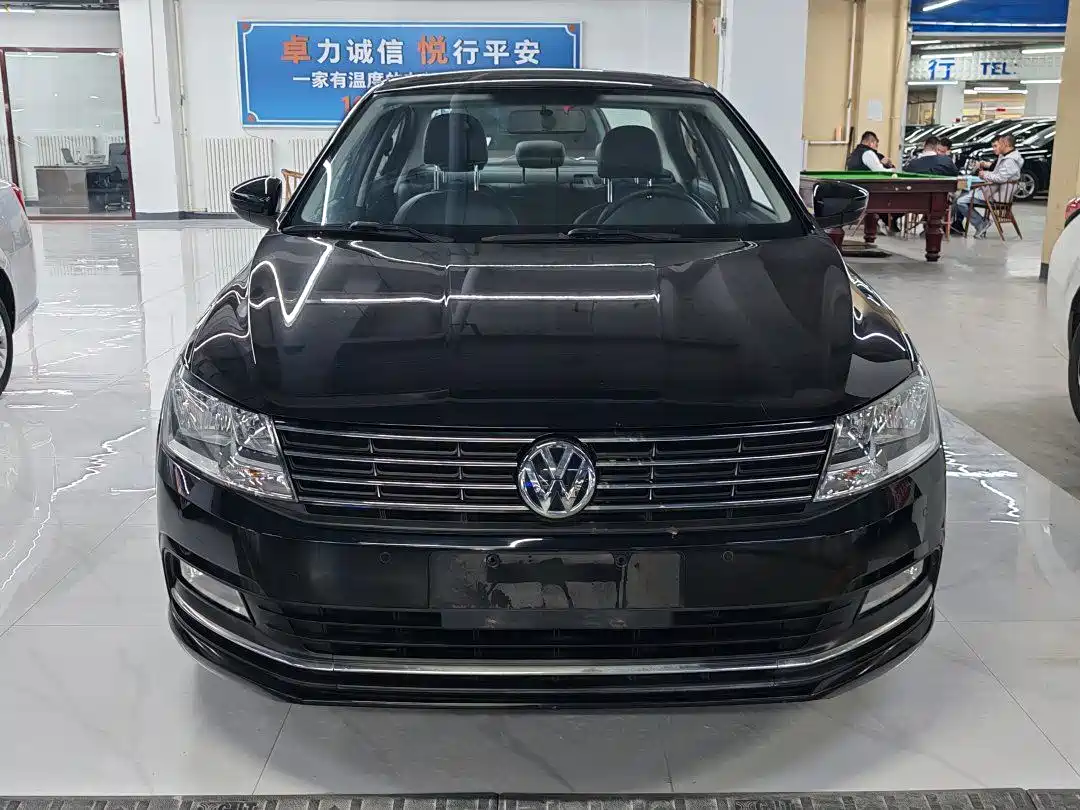 Volkswagen Lavida 2015 1.6L Automatic Comfort Edition фото 2