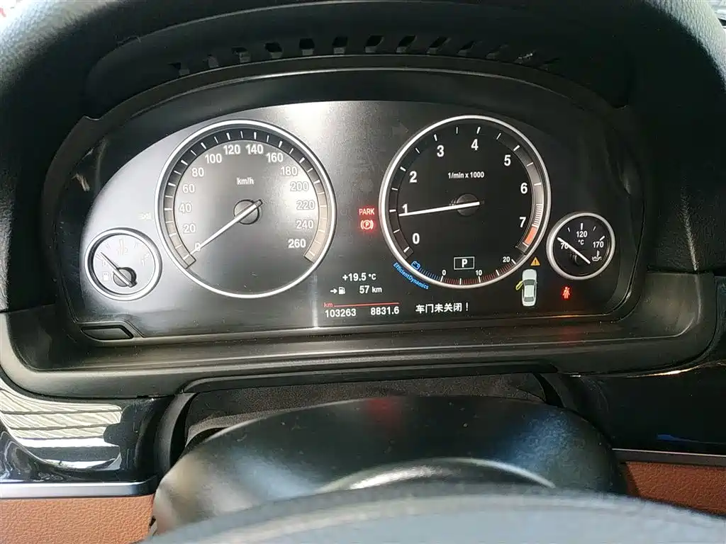 BMW 5 Series 2014 520Li Elegance фото 4