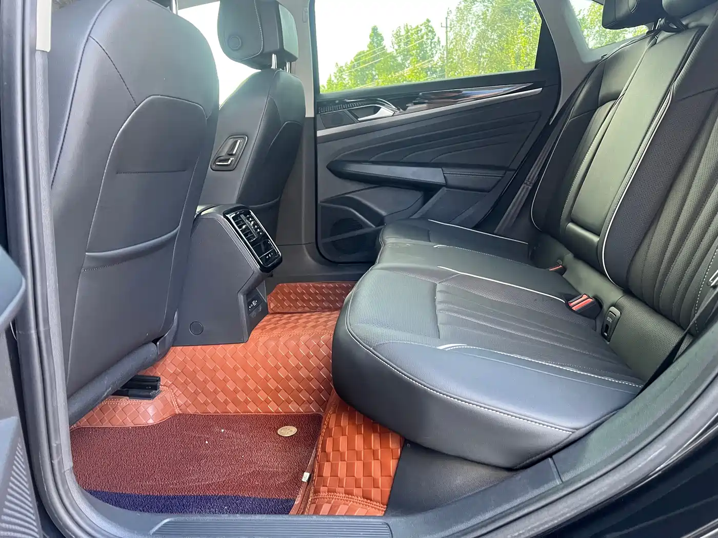 Volkswagen Passat 2024 380TSI Elite Edition фото 15