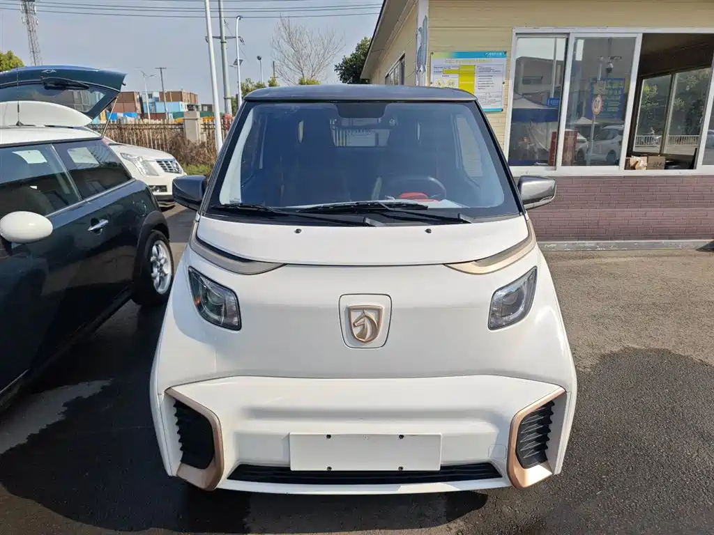 BAOJUN E200