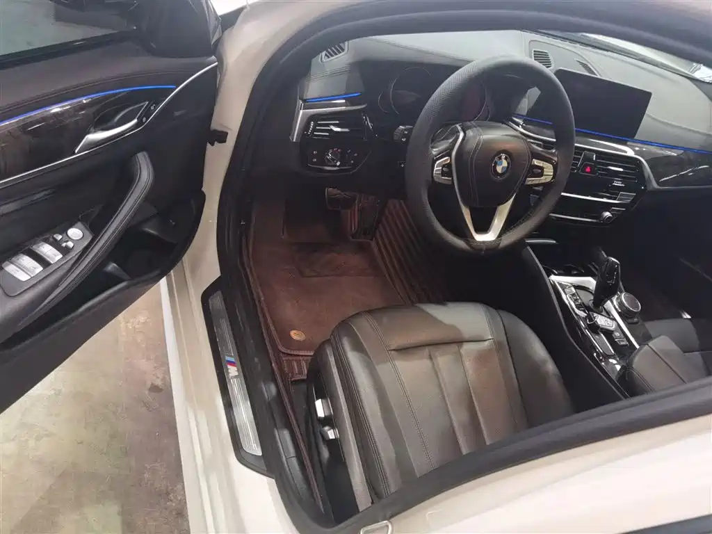 BMW 5 Series 2018 525Li M Sport Package фото 12
