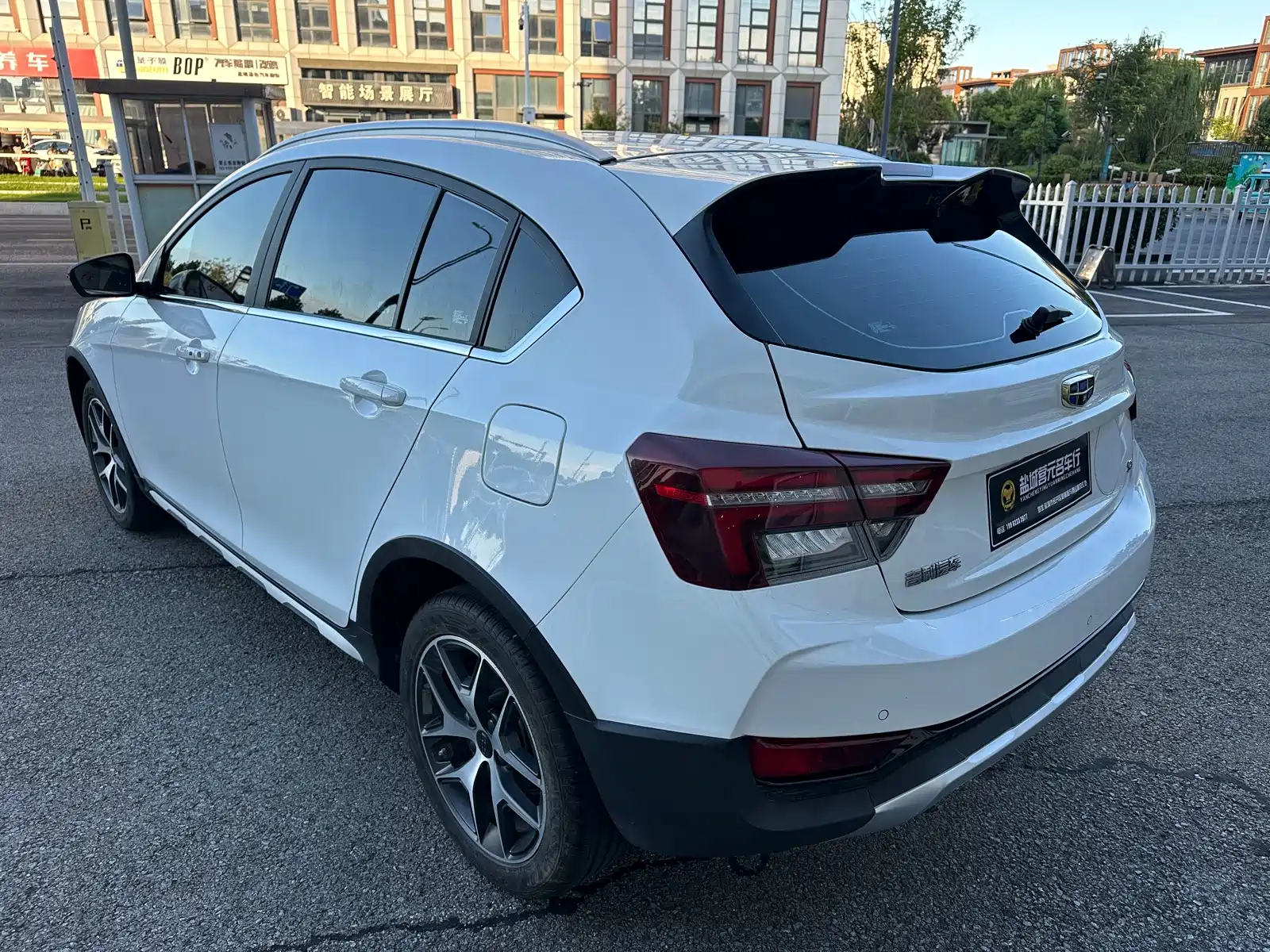 Фото 9 - Geely Vision S1
