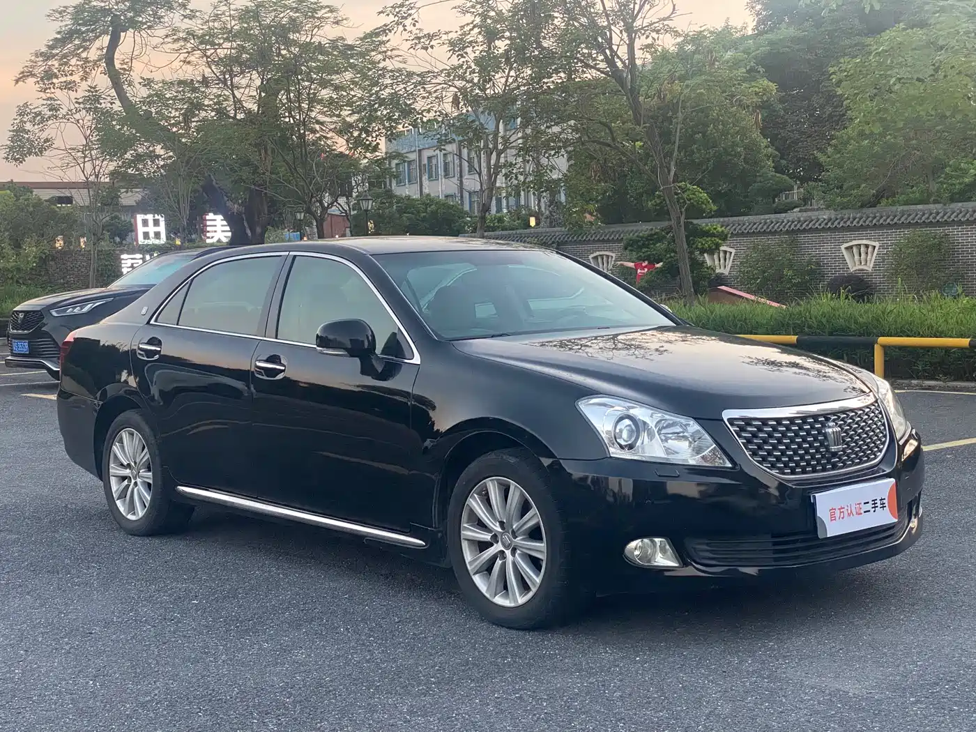 Toyota Crown 2010 2.5L Royal Leather Edition фото 3