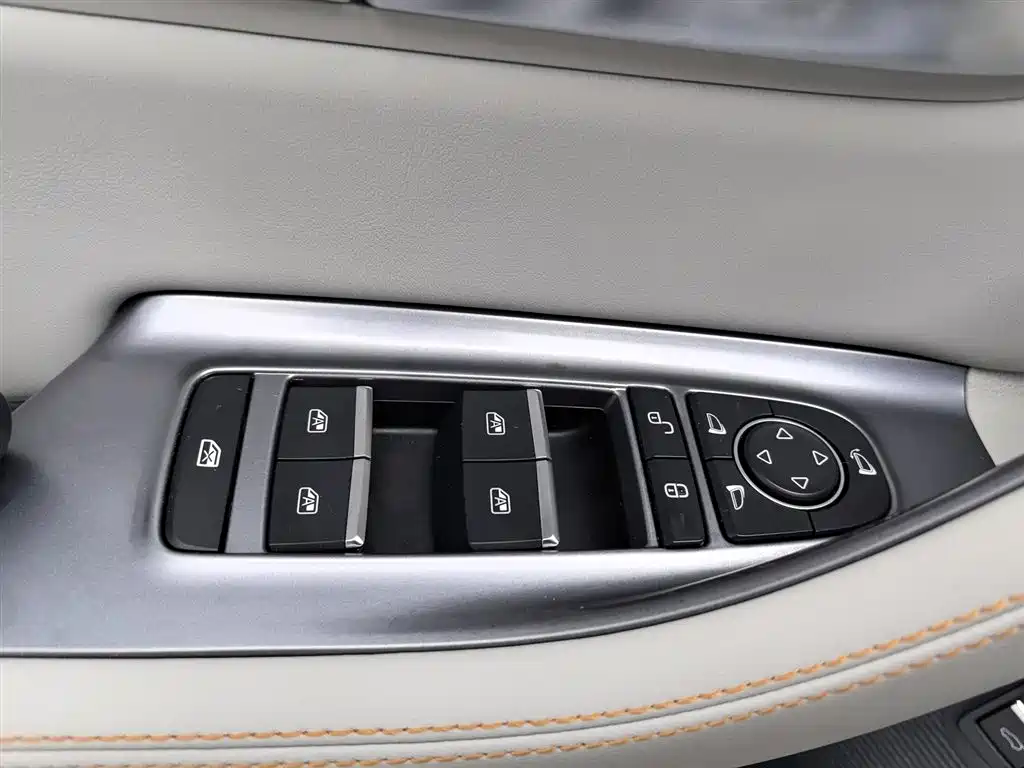 BYD Song PLUS PHEV 2024 Glory Edition DM-i 110km Flagship фото 9
