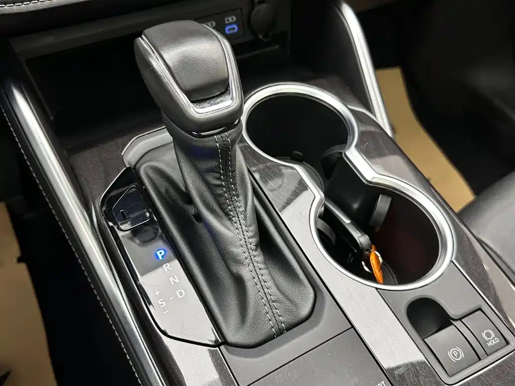 Toyota Crown Kluger 2021 2.5L HEV 4WD Premium фото 15