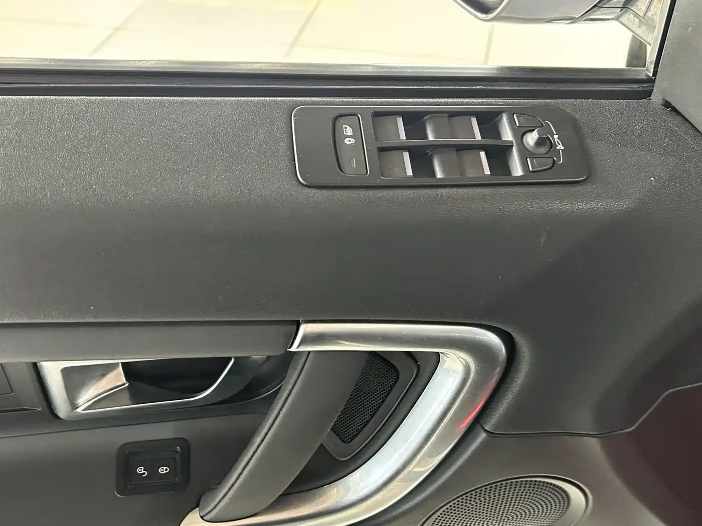 Land Rover Discovery Sport 2019 240PS SE Edition China V фото 5