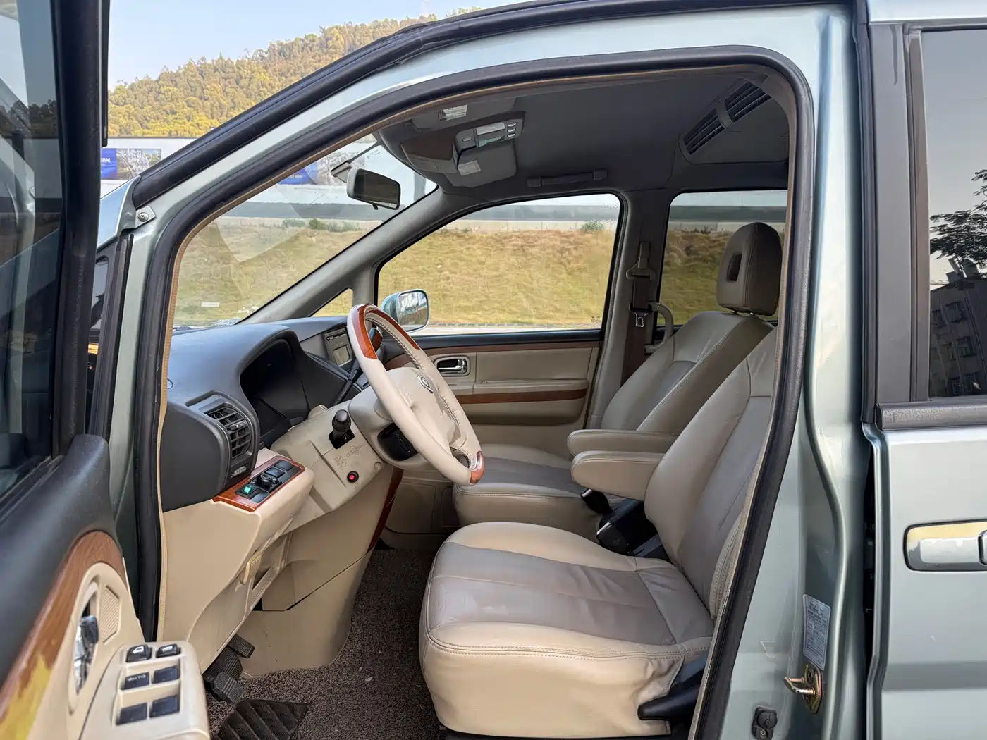Dongfeng Yuxuan 2010 2009 2.5L Auto Luxury Edition