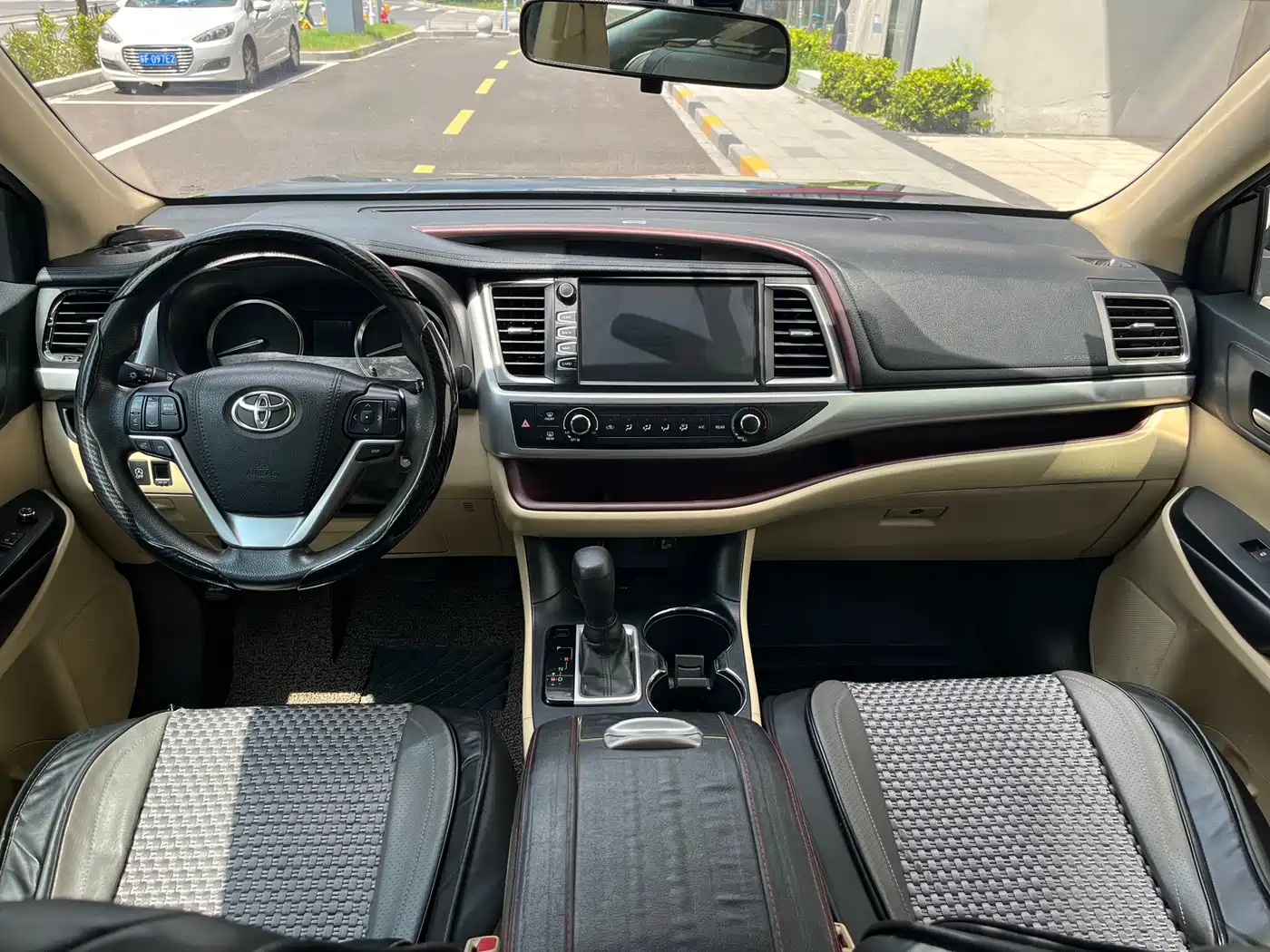 Фото 4 - Toyota Highlander