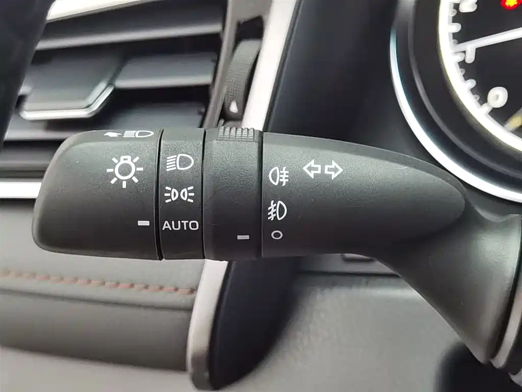Toyota Camry 2023 2.0G Luxury Edition фото 21