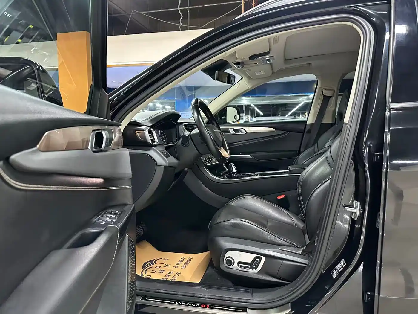 Lynk & Co 01 2019 2.0T 2WD Type Pro Version China V фото 5