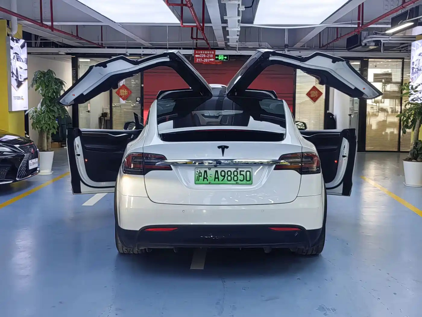 TESLA MODEL X