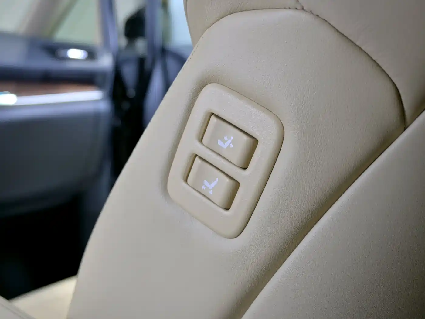 Toyota Alphard 2015 3.5L Premium Edition фото 22