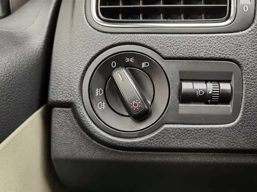 Volkswagen Polo 2012 1.6L Cross Polo AT фото 21