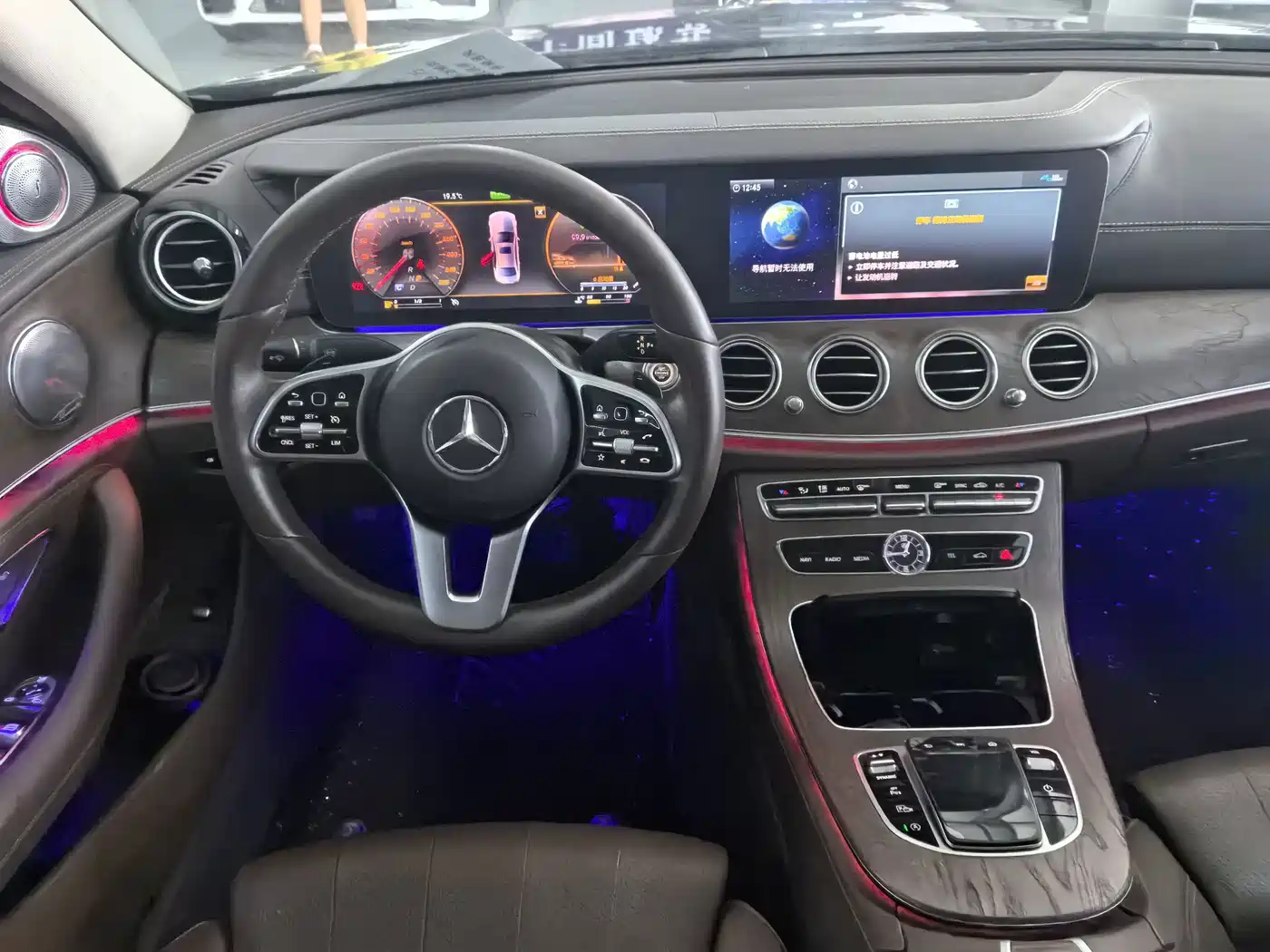 Фото 32 - Mercedes-Benz E-Class